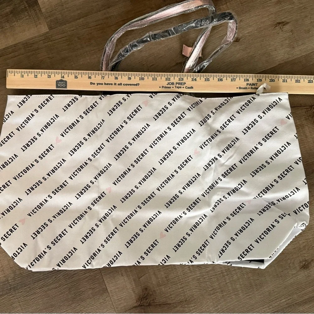 Victoria's Secret Canvas Branded Zipper Tote Bag 🆕🆕